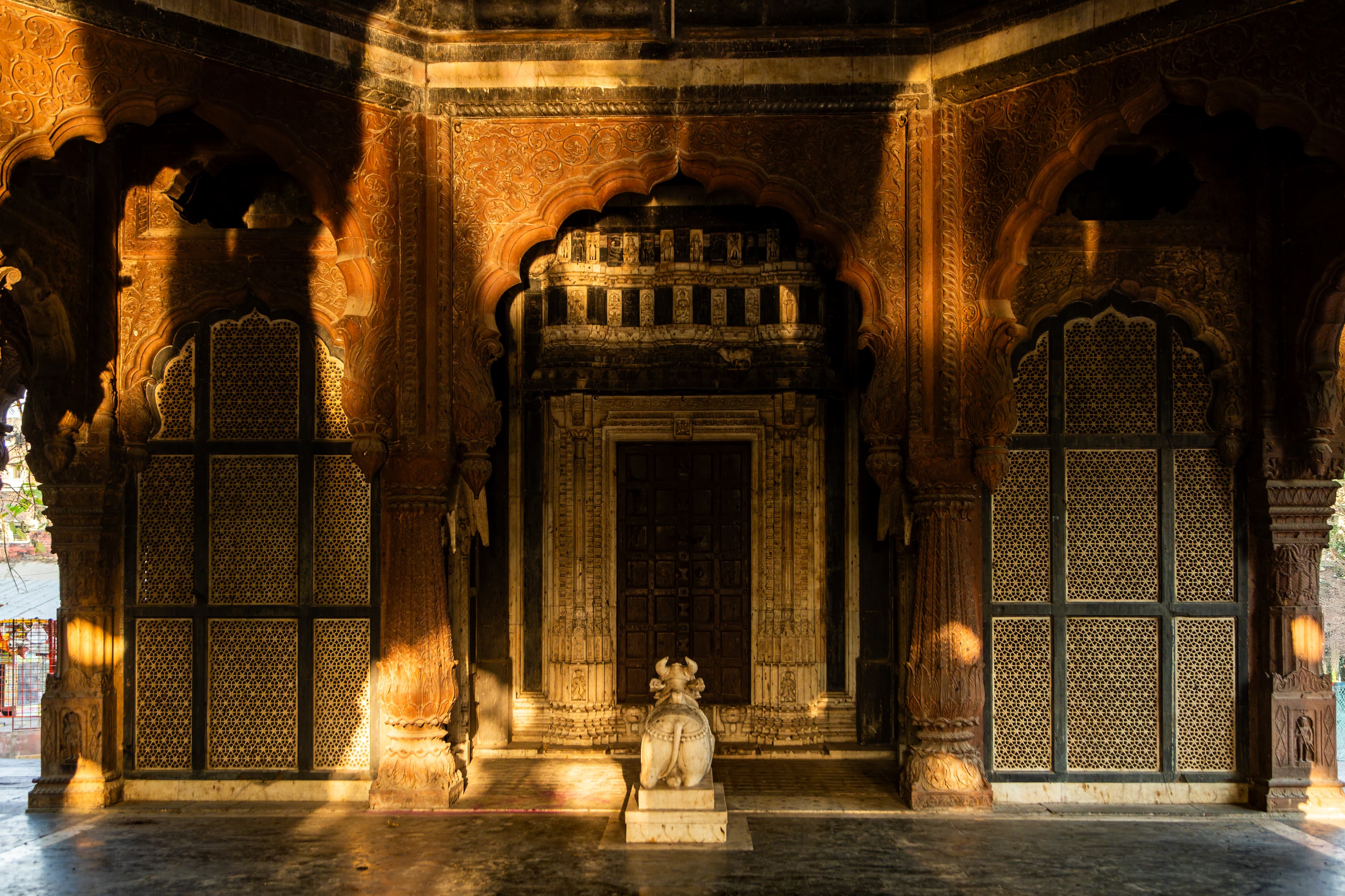 Stillness Before the Divine