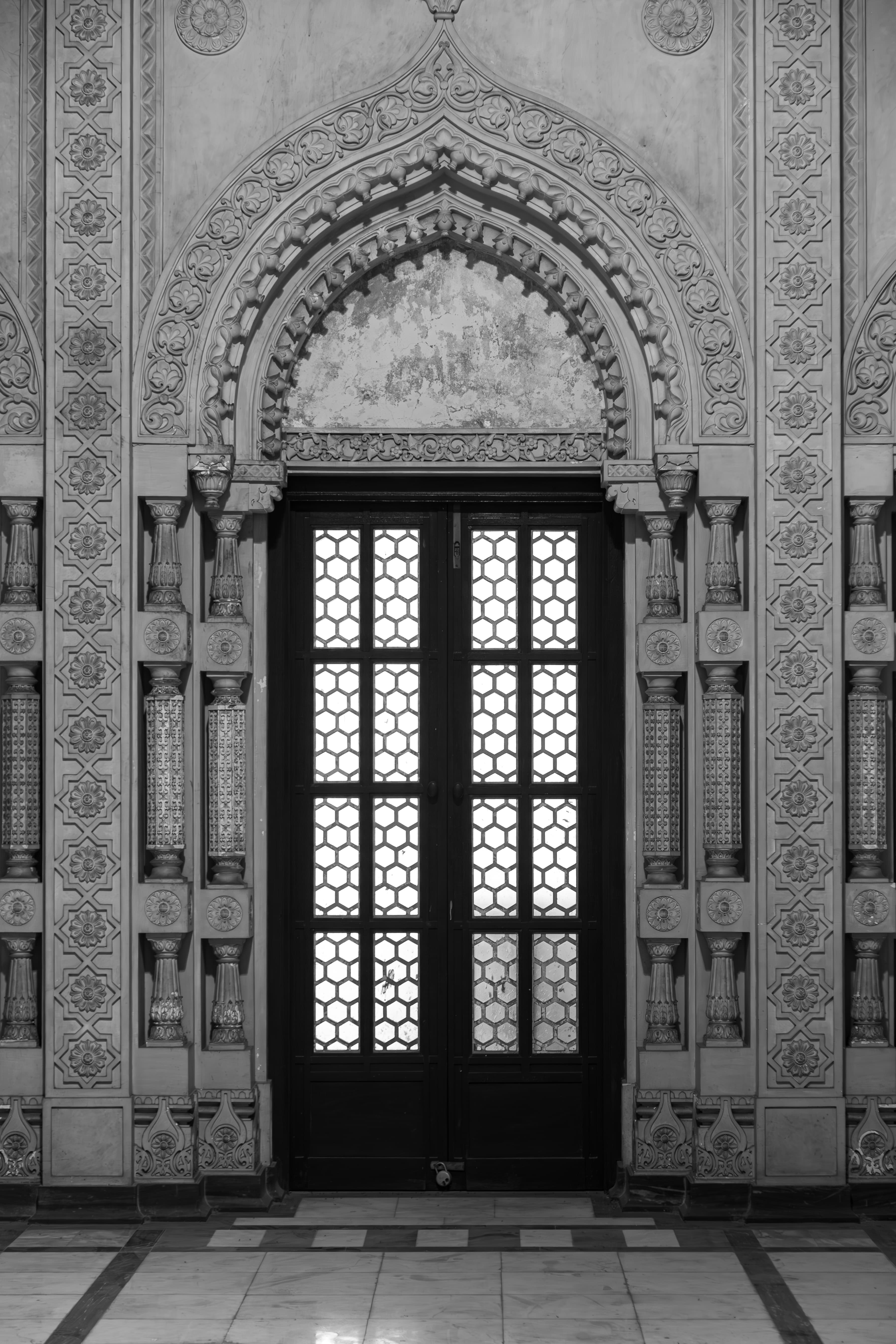 Echoes in Greyscale
