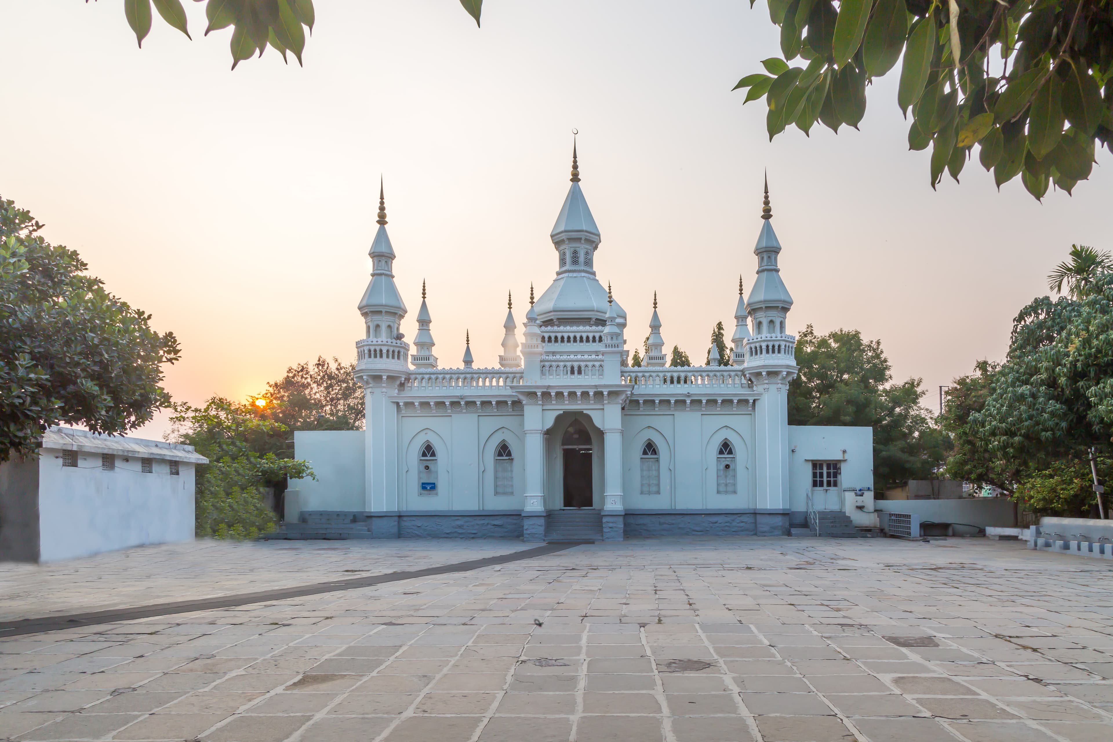 Elegant Facade of Spanish Mosque