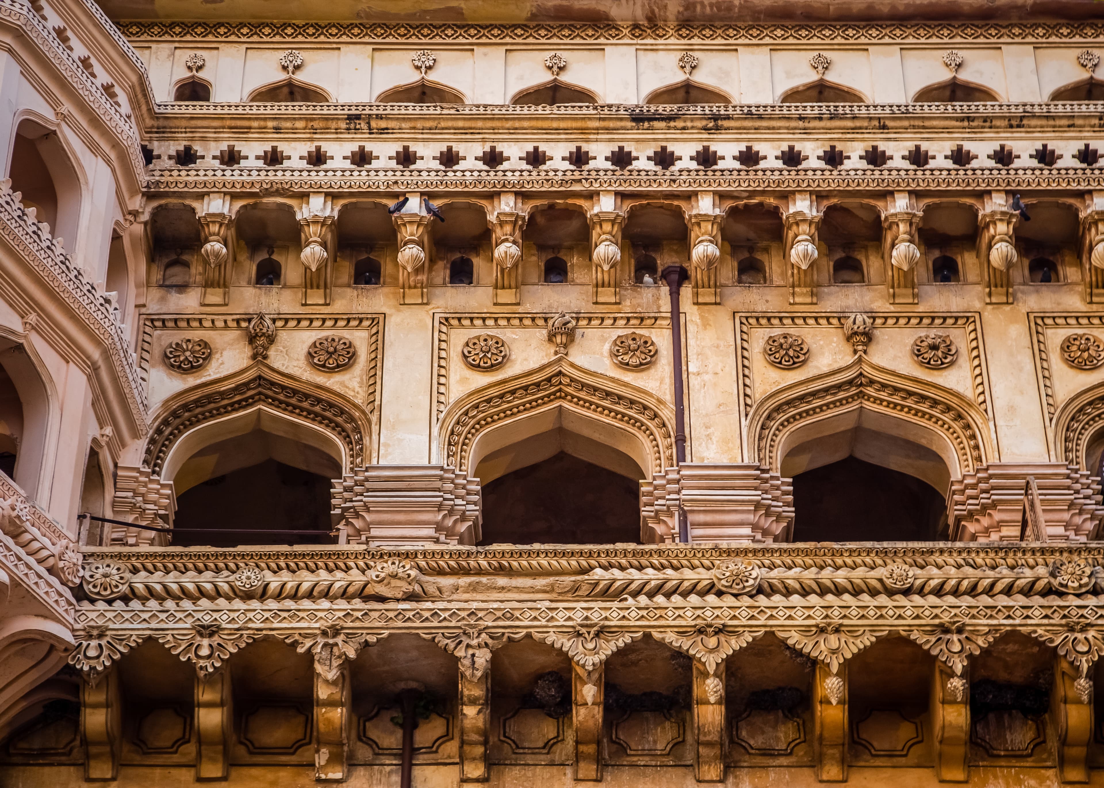 Intricate Facade of Charminar – Hyderabad’s Timeless Craftsmanship