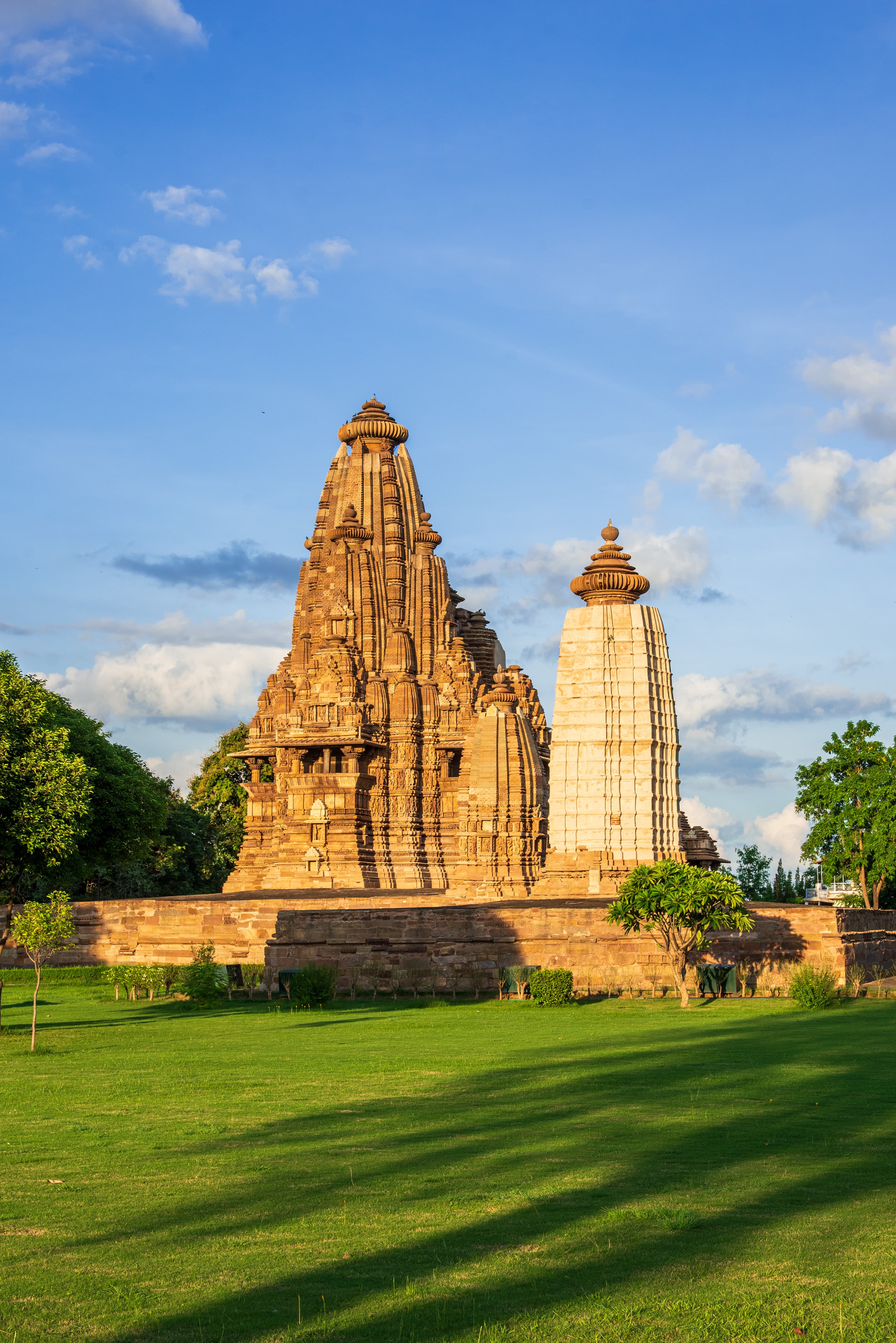Golden Hour at Vishvanatha Temple – Khajuraho’s Architectural Gem