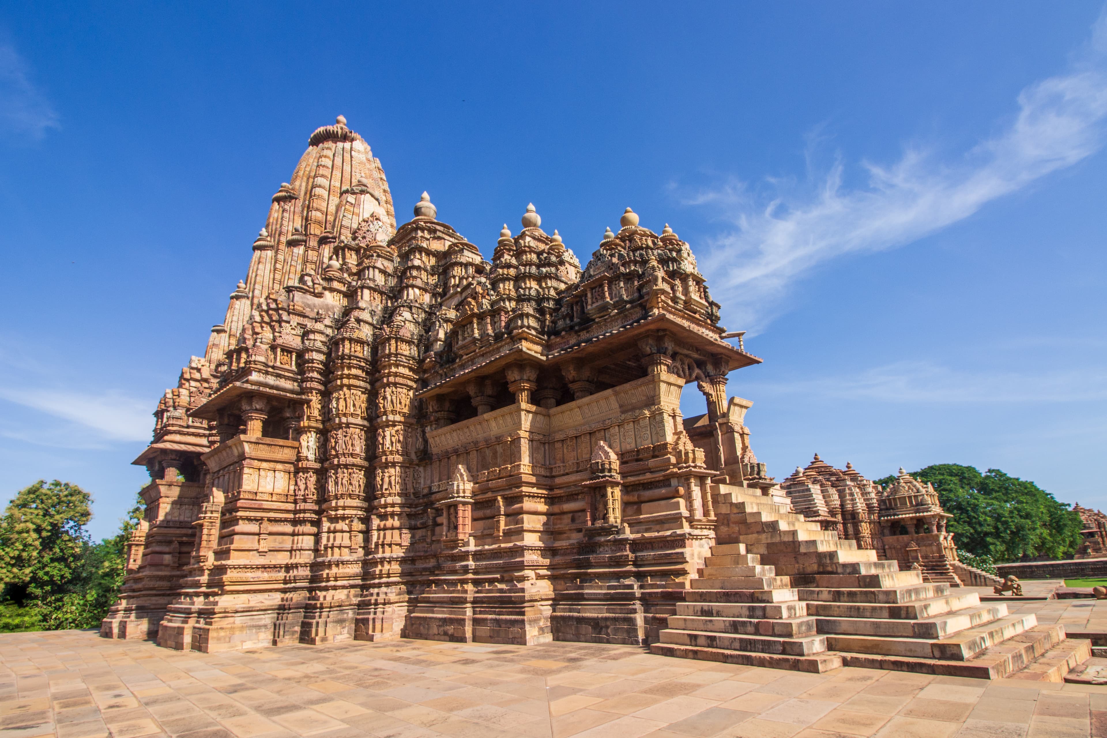 Kandariya Mahadev Temple in Full Glory under Clear Blue Skies – Khajuraho
