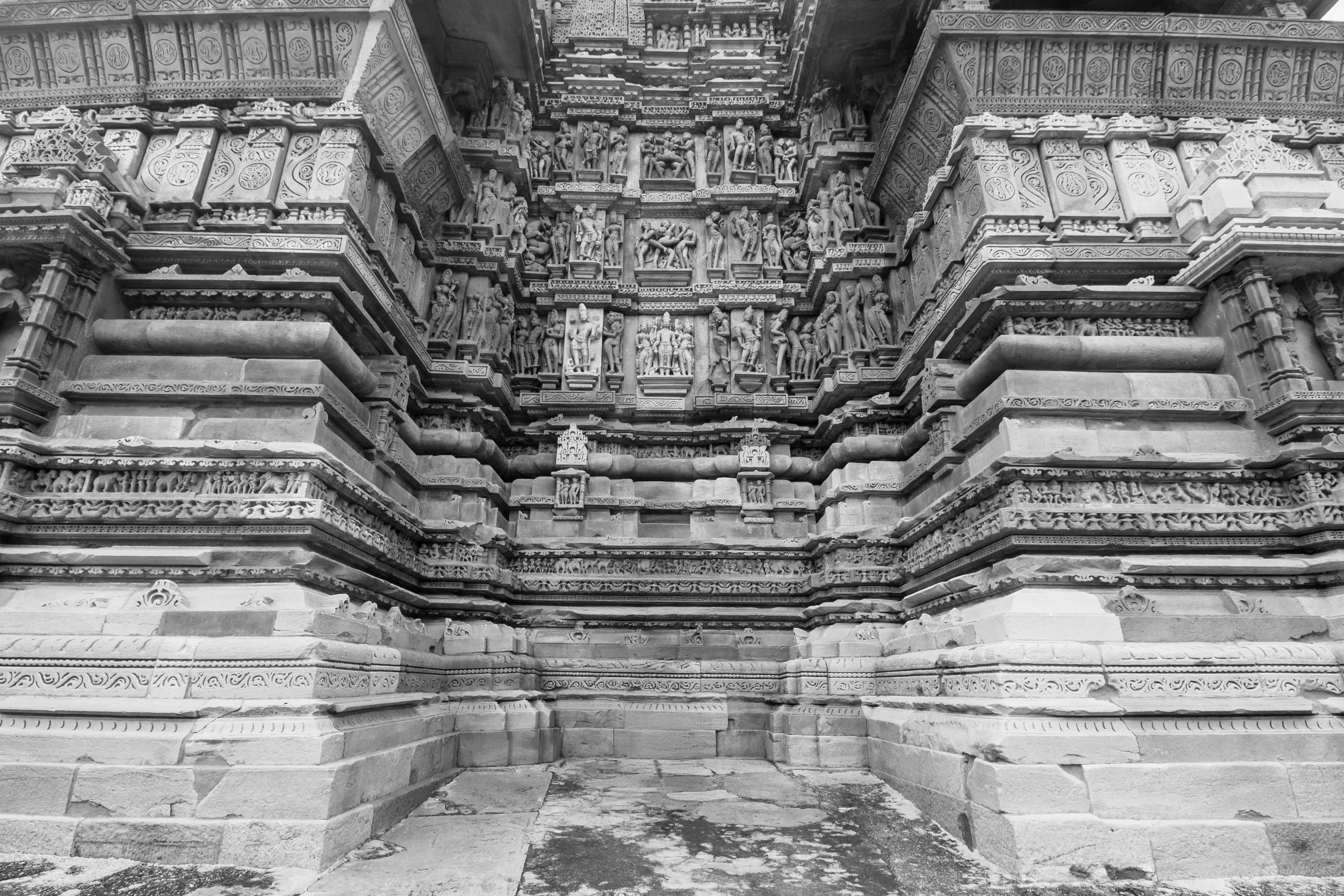 Exquisite Wall Carvings of Khajuraho Temple – A Close-Up of Ancient Indian Stone Art