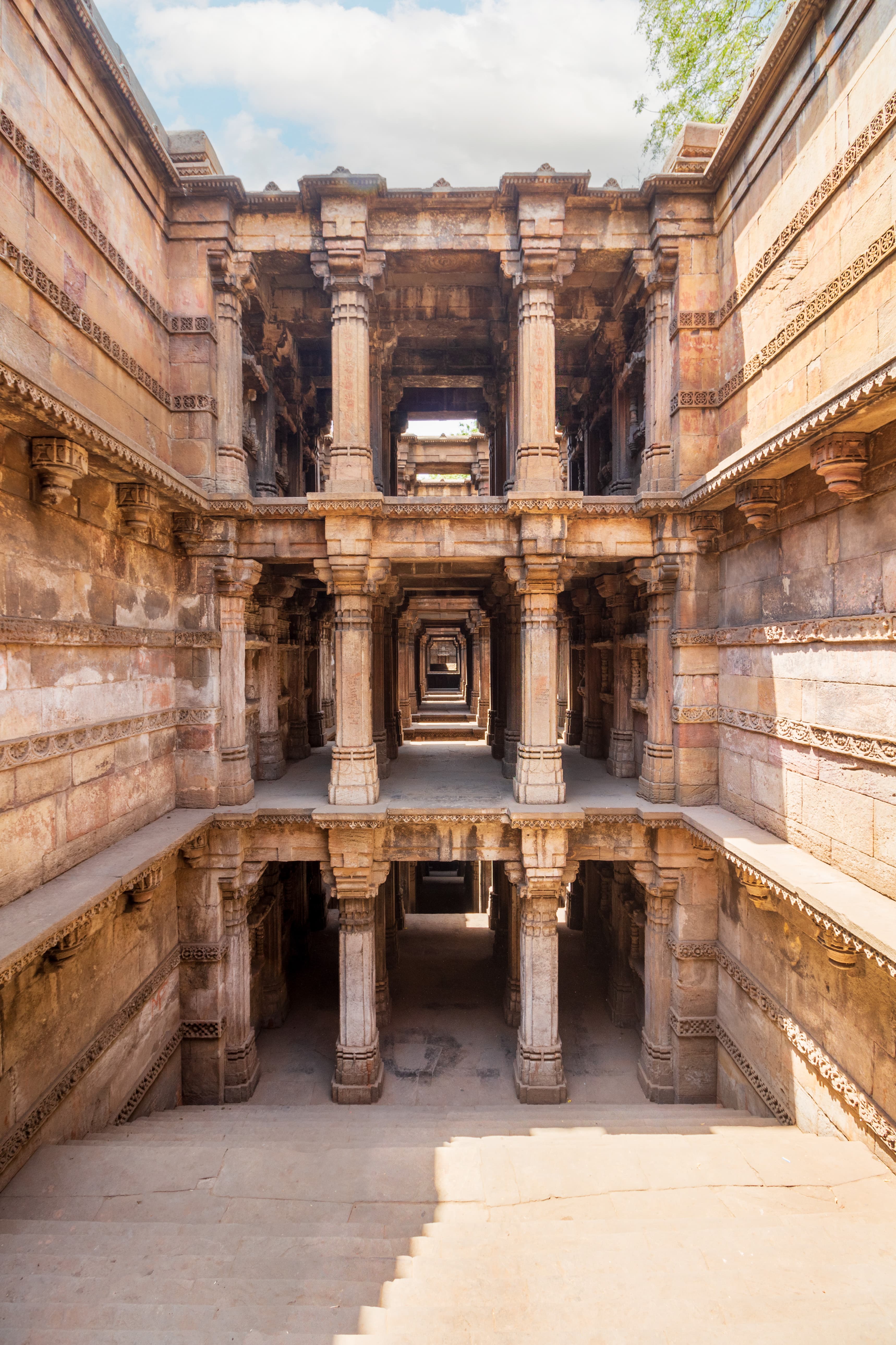 Symmetry in Stone – Dada Harir ni Vav, Ahmedabad