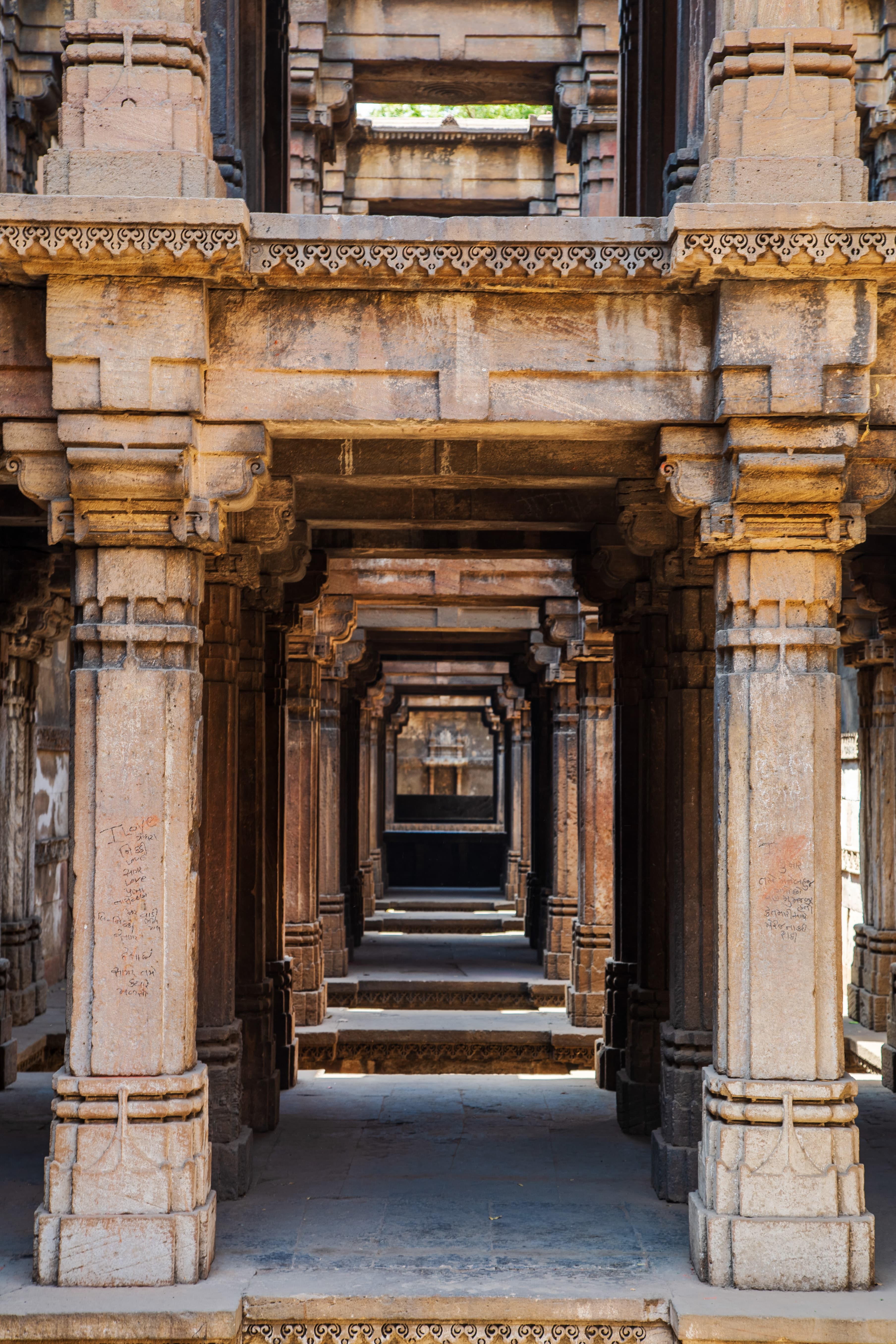 Linear Harmony at Dada Harir ni Vav
