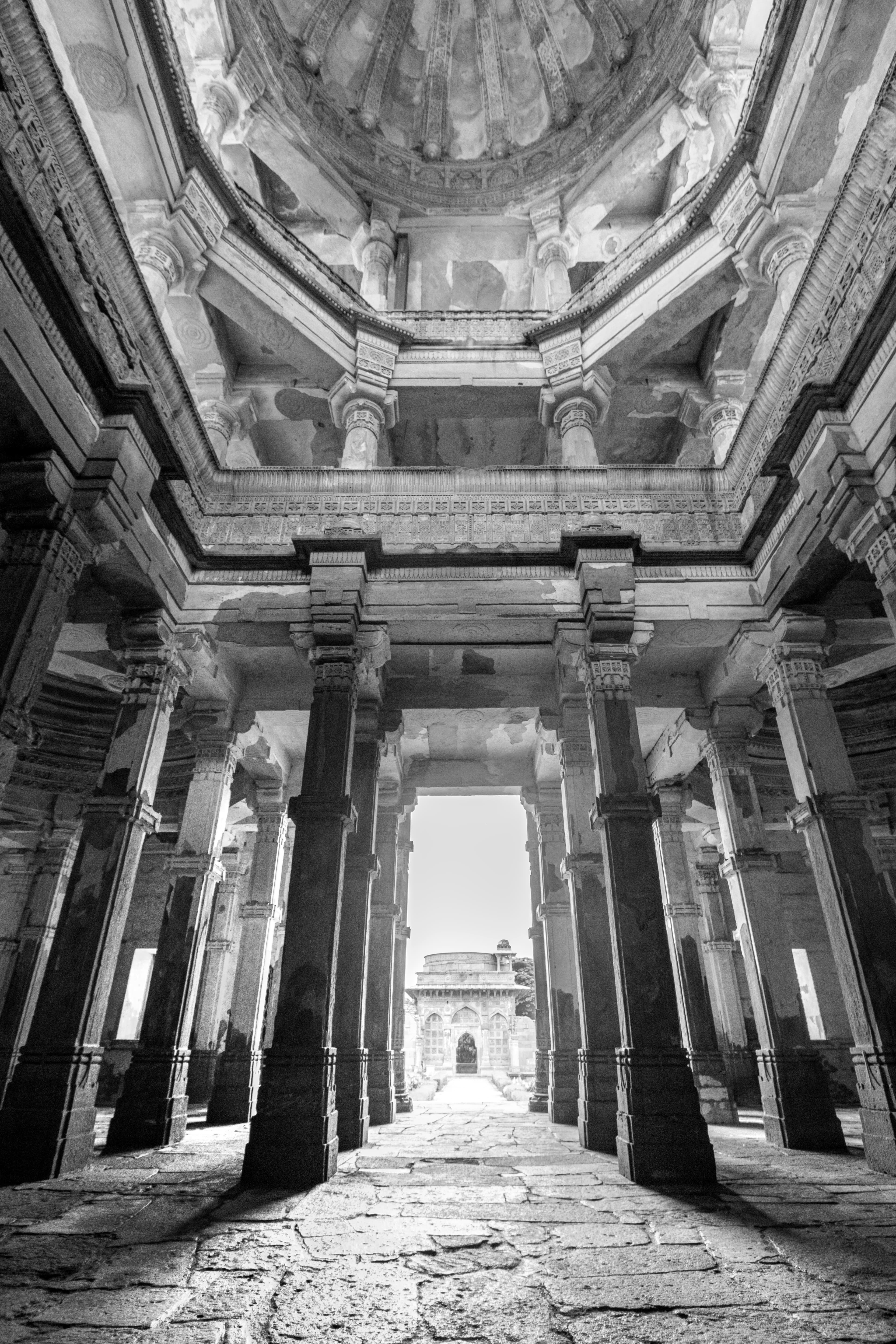 Architectural Grandeur – Jami Masjid Pillars & Dome