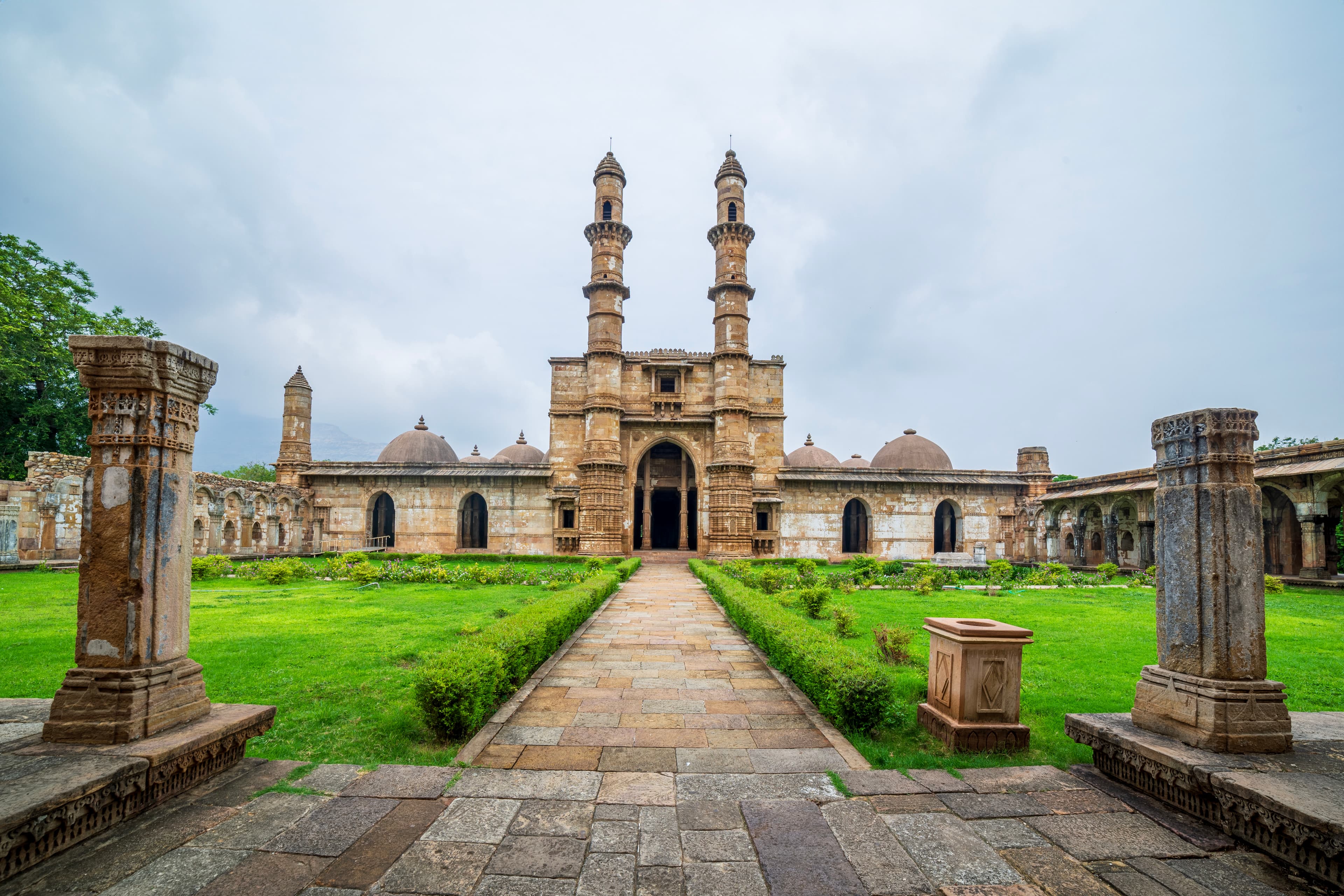 Symmetrical Grandeur of Jami Masjid