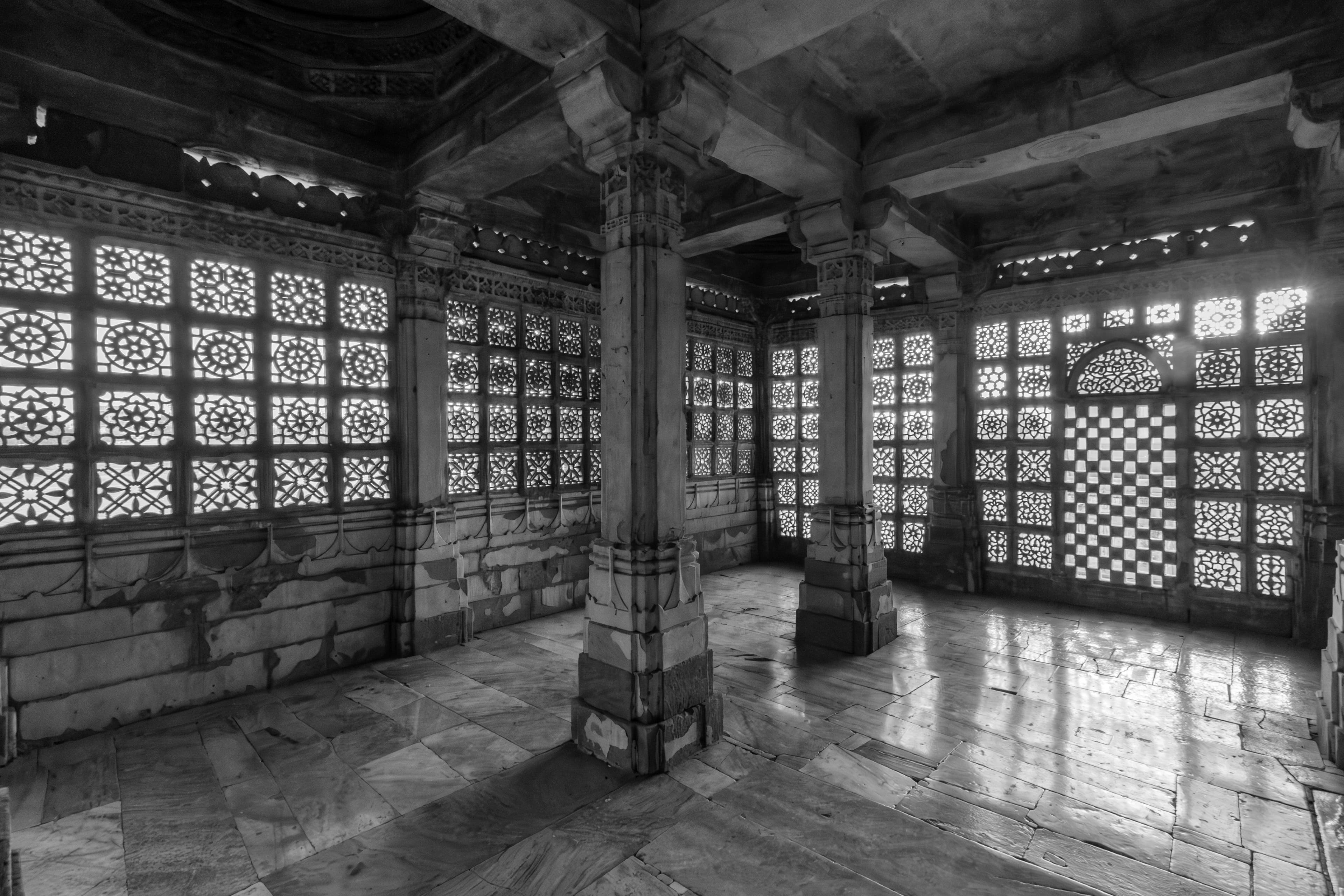 Lattice Light – Sarkhej Roza’s Stone Poetry