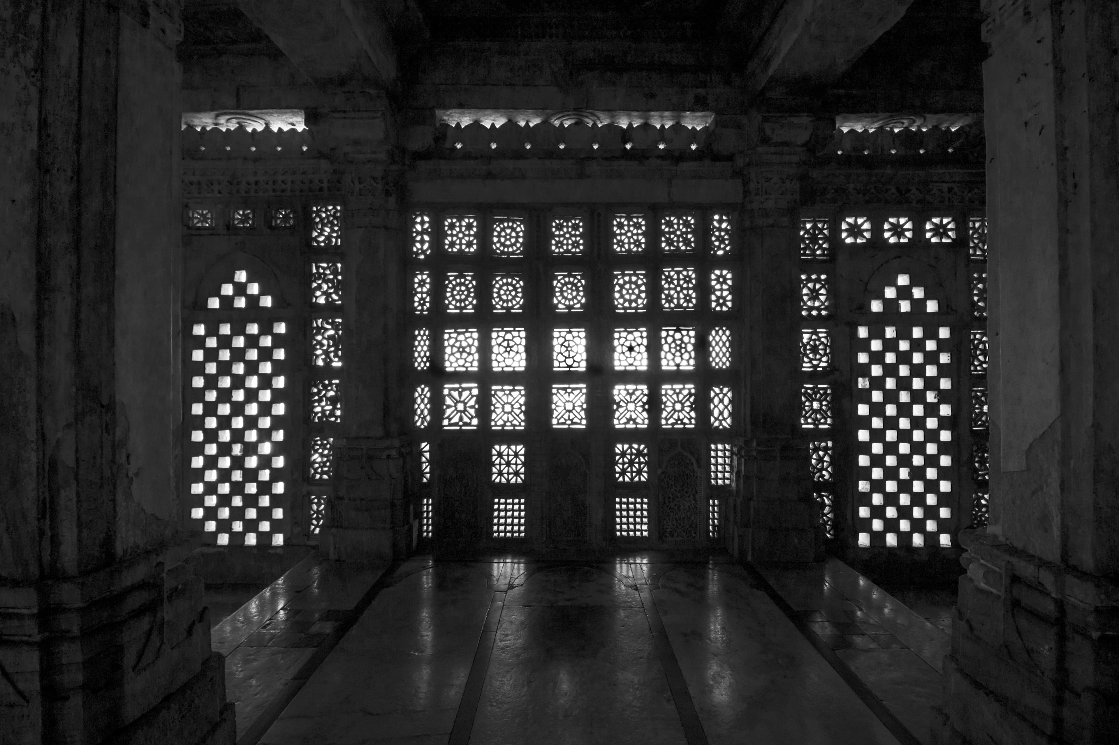 Symmetry in Light – Jaali Windows of Sarkhej Roza
