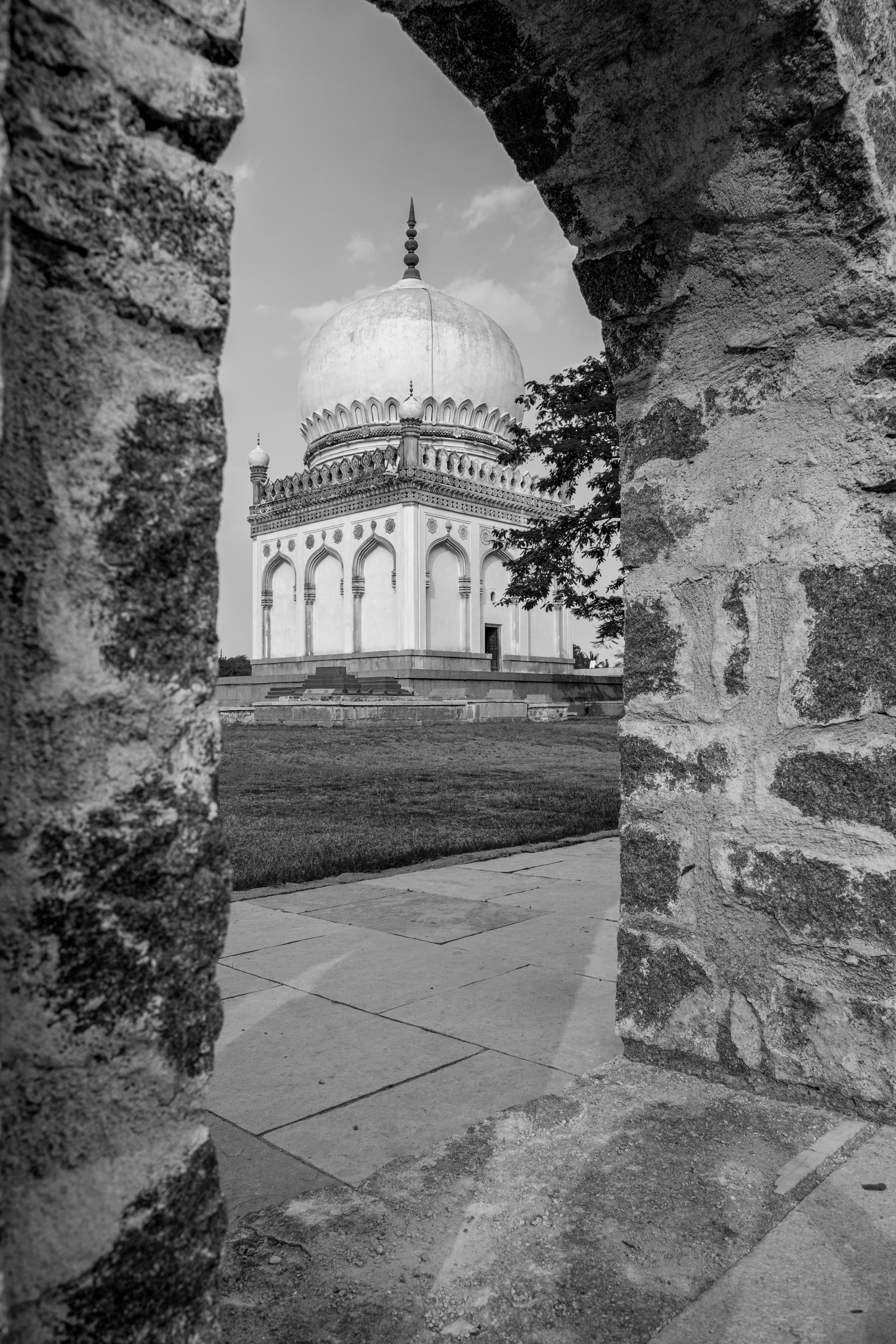 Framed Legacy – Qutb Shahi Tomb Through Arch